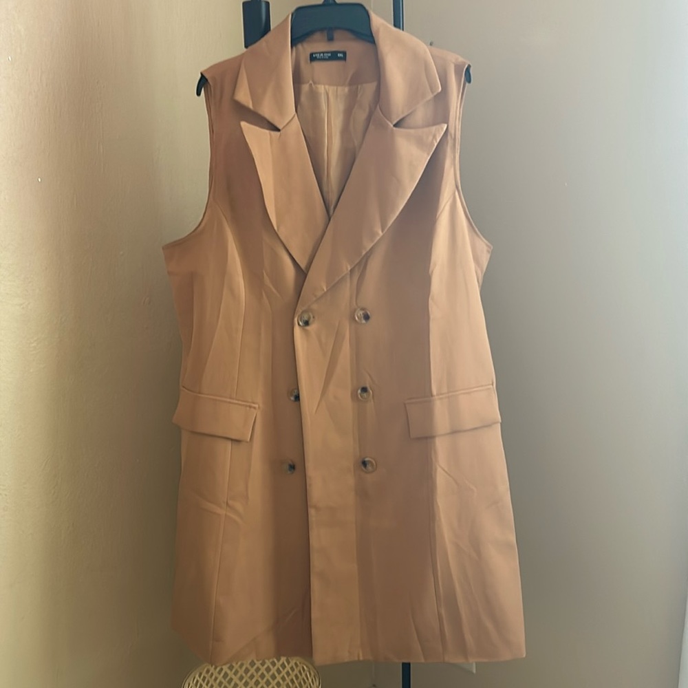 Women’s Camel Vest